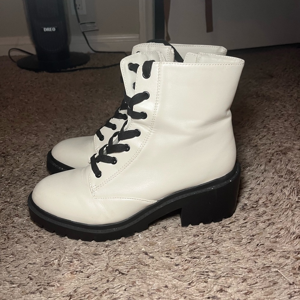 Combat boots